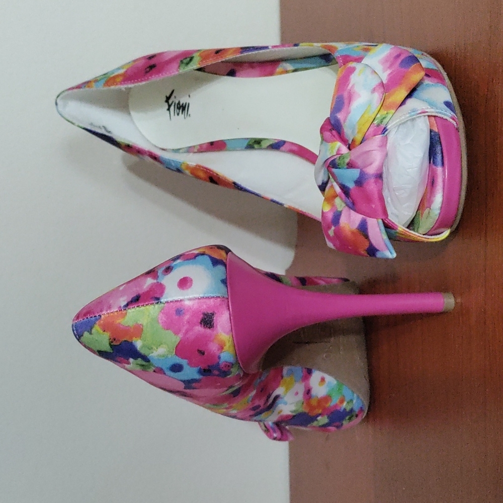 Fioni pink loral stilletto size 10